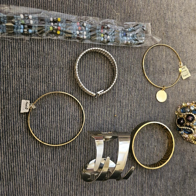 BRACELET LOT