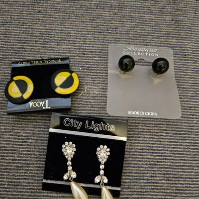 EARRING LOT