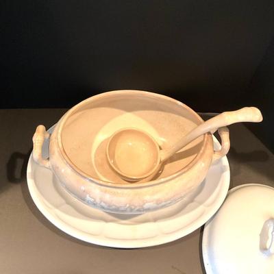 LR-1124 Antique White Ironstone Tureen with Underplate