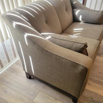 Loveseat & Matching Pillows from Best Home Furnishings (DR-DW)