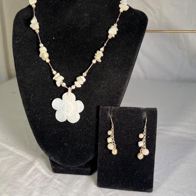Mother of Pearl Necklace Necklace & More (K-RG)