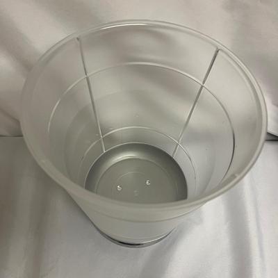 Large Assortment of Bathroom Accessories (US-MG)