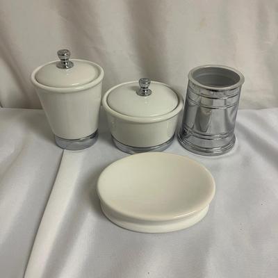 Large Assortment of Bathroom Accessories (US-MG)