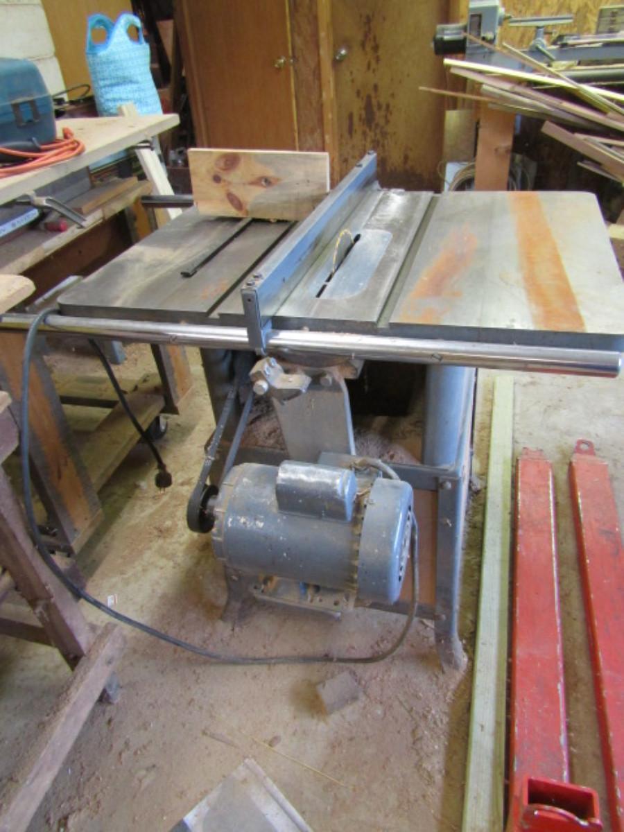 Table Saw with Guide