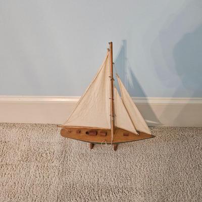 MODEL YACHT