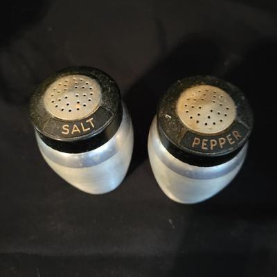 Aluminum Kitchen Items: Springform Pan, Grater, Flour Sifters & More (K-DW)