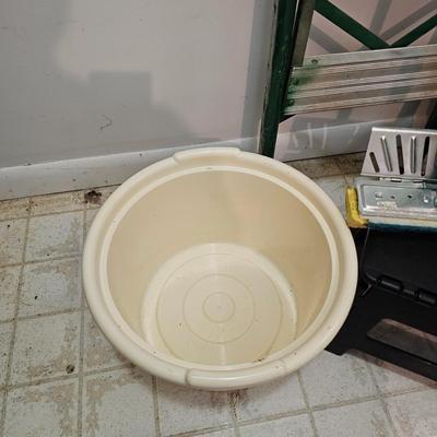 Laundry & Cleaning Items  (L-JS)
