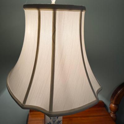 Porcelain Lamp On Wooden Base (PS-RG)