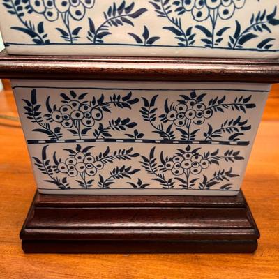 Porcelain Lamp On Wooden Base (PS-RG)