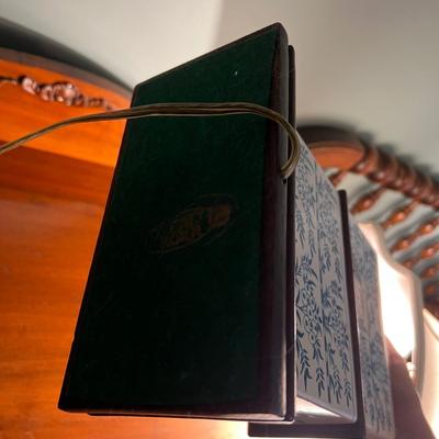 Porcelain Lamp On Wooden Base (PS-RG)