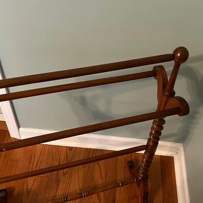 Wooden Quilt Rack & Handmade Quilt (PS-RG)