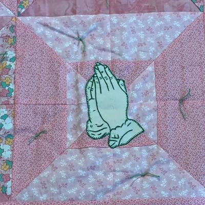 Wooden Quilt Rack & Handmade Quilt (PS-RG)