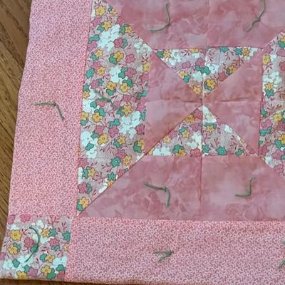 Wooden Quilt Rack & Handmade Quilt (PS-RG)