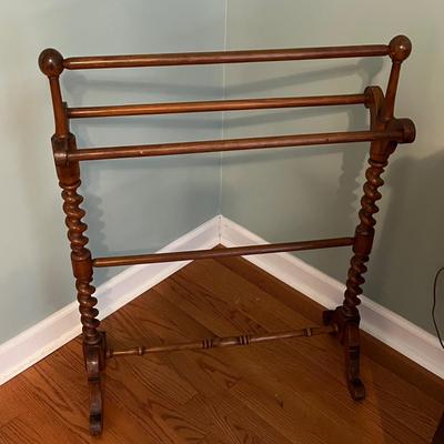 Wooden Quilt Rack & Handmade Quilt (PS-RG)