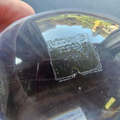 Glass egg with etched feather, signed Kosta V Lindstrand
