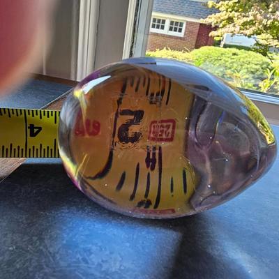 Glass egg with etched feather, signed Kosta V Lindstrand
