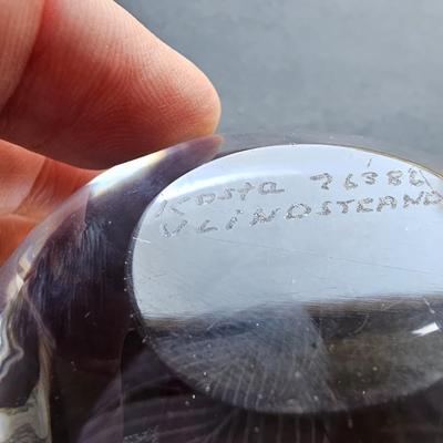 Glass egg with etched feather, signed Kosta V Lindstrand