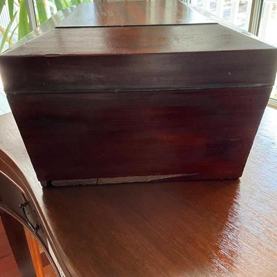 DR-1135 Antique Mahogany Wooden Tea Box