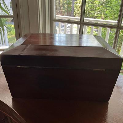 DR-1135 Antique Mahogany Wooden Tea Box