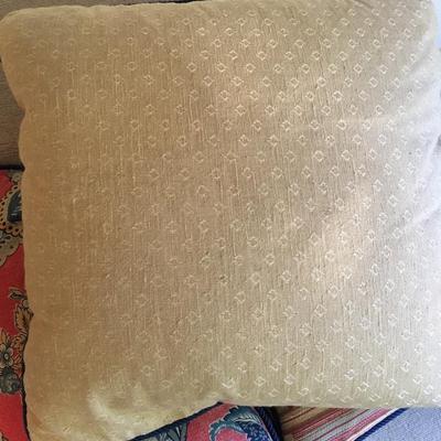 Set of 3 accent pillows