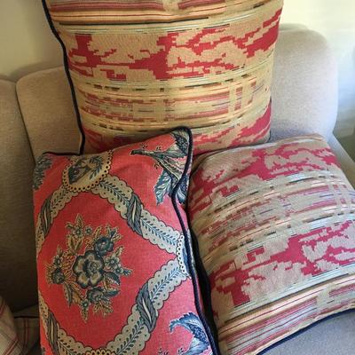 Set of 3 accent pillows