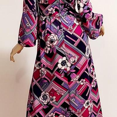 Vtg  1970s Maxi flower power Dress Bat sleeves