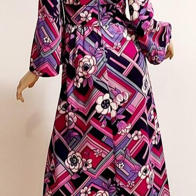 Vtg  1970s Maxi flower power Dress Bat sleeves