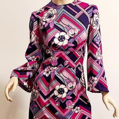 Vtg  1970s Maxi flower power Dress Bat sleeves