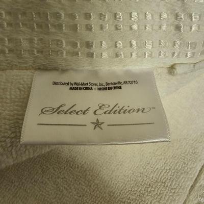 Assorted Linens & Towels: Ralph Lauren, Avanti, & More (UC-JS)