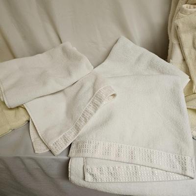 Assorted Linens & Towels: Ralph Lauren, Avanti, & More (UC-JS)
