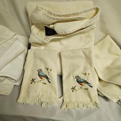 Assorted Linens & Towels: Ralph Lauren, Avanti, & More (UC-JS)