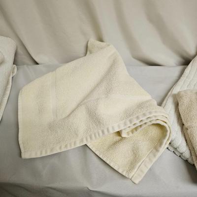 Assorted Linens & Towels: Ralph Lauren, Avanti, & More (UC-JS)