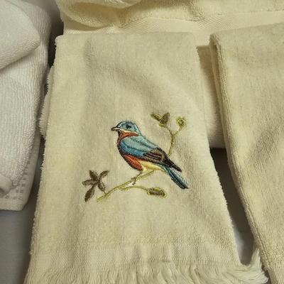 Assorted Linens & Towels: Ralph Lauren, Avanti, & More (UC-JS)