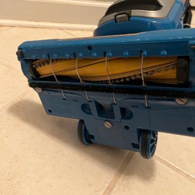 Shark Vacuums (L-MG)