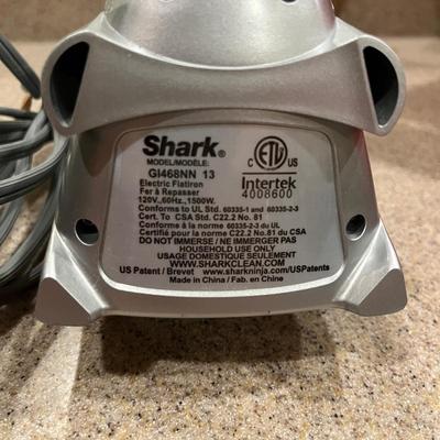 Shark Iron & Ironing Board Plus Door Hanger for Iron & Board (L-MG)