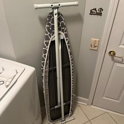 Shark Iron & Ironing Board Plus Door Hanger for Iron & Board (L-MG)