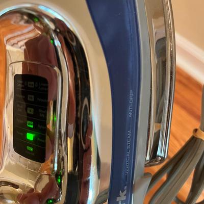 Shark Iron & Ironing Board Plus Door Hanger for Iron & Board (L-MG)