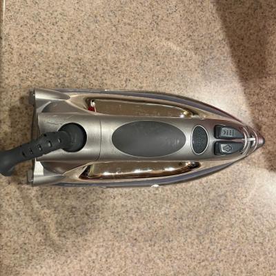 Shark Iron & Ironing Board Plus Door Hanger for Iron & Board (L-MG)