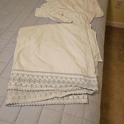 Full Size Bed Sheets, Bedspread & Pillows by Cuddledown & More (UB-JS)