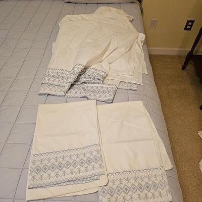 Full Size Bed Sheets, Bedspread & Pillows by Cuddledown & More (UB-JS)