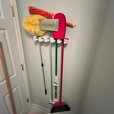 Brooms, Mop & More Cleaning Tools (L-MG)
