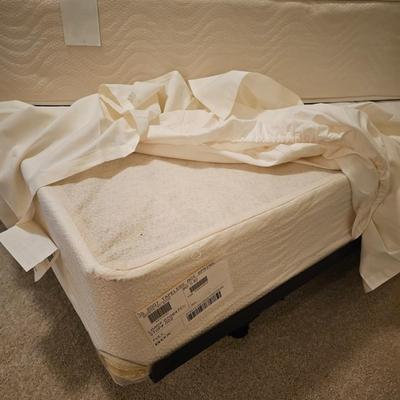 Full Size Metal Bed Frame (UB-JS)