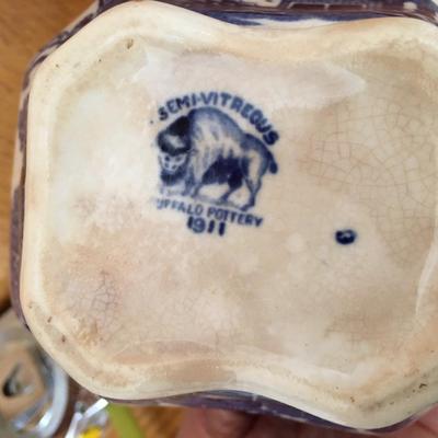 Blue Willow transferware Buffalo Pottery sugar bowl