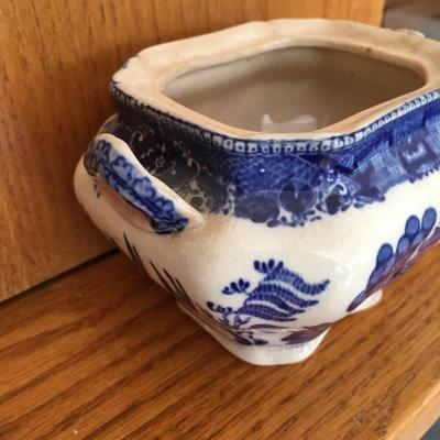 Blue Willow transferware Buffalo Pottery sugar bowl