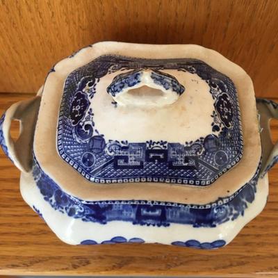 Blue Willow transferware Buffalo Pottery sugar bowl