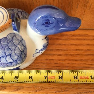 Blue and Whie Duck teapot.