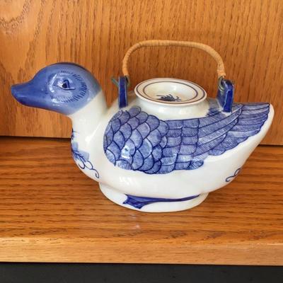 Blue and Whie Duck teapot.
