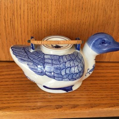 Blue and Whie Duck teapot.