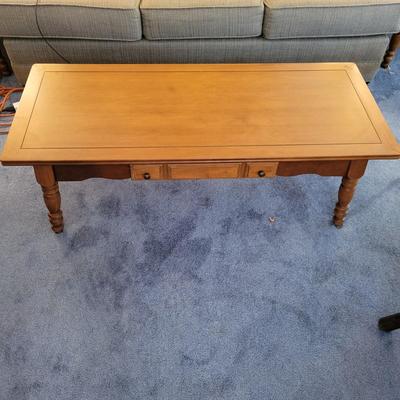 Bassett Furniture Coffee Table (D-DW)