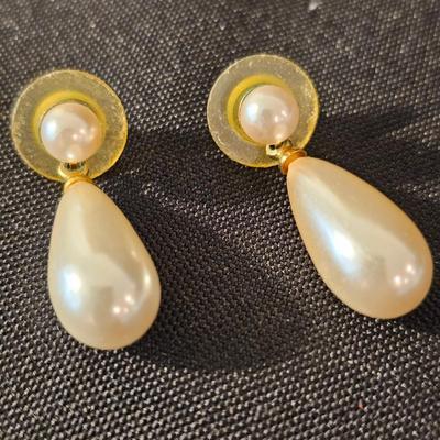 Pearl Necklace, Earrings & More (K-JS)